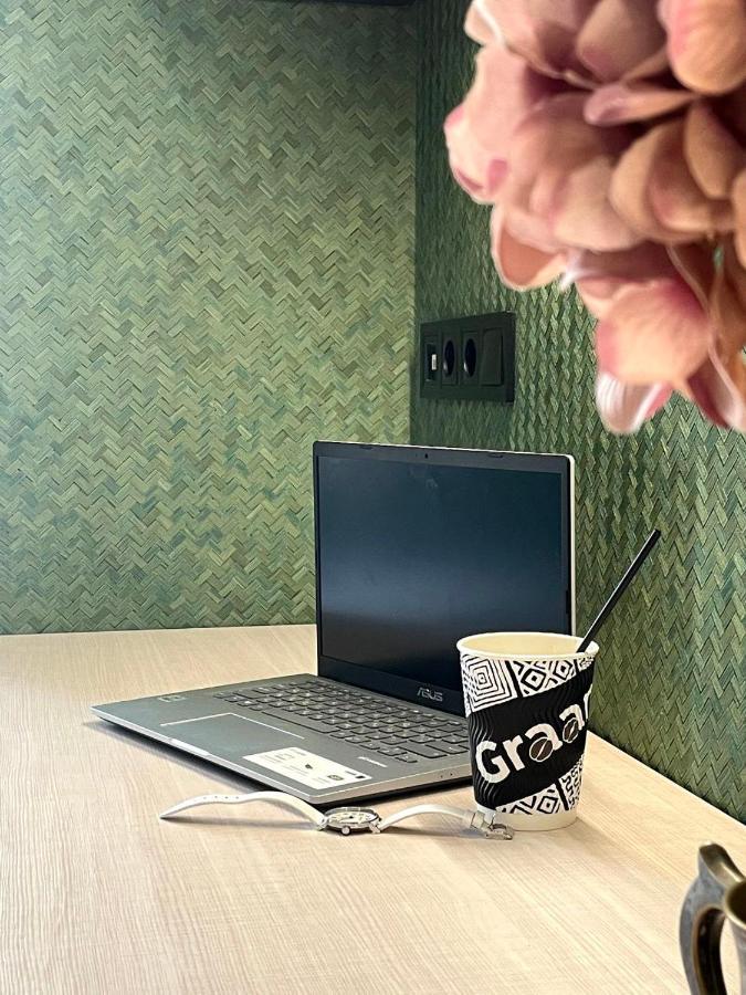 Sixkeys- Studiolebedinyy Kijev Kültér fotó